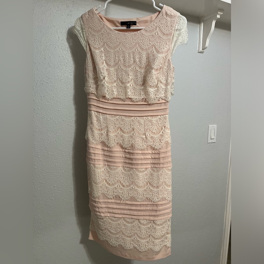 Banded short dress with lace cap sleeves